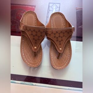 Brown Thong Sandals Cutout Detail Comfort Flats Size EU 36 / US 6 New